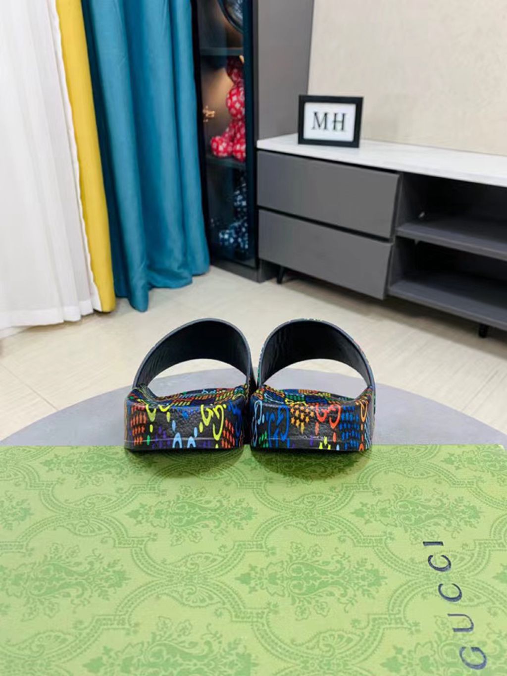 SANDALS
